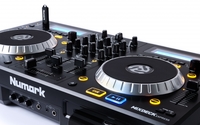 DJ CONTROLLER WITH CD AND USB PLAYBACK